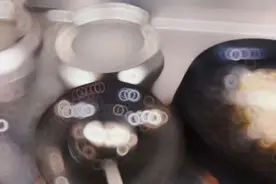 知道为什么要往油锅浇点水吗？相信很多厨师都不知道。#厨师