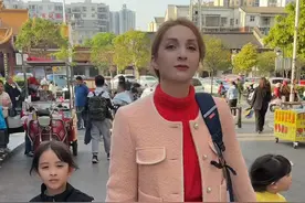 妈妈接孩子放学#接孩子放学 #老外在中国 #我的女孩👧🏻 #混血宝宝视频封面