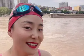 黄河兰州段试水。水温15度、水流一秒三米，难度不小，第一次挑战，点个赞鼓励鼓励呗😃#游泳 #公开水域游泳 #黄河水视频封面