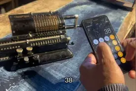 使用机械计算器，演示乘法运算。#机械之美 #老物件老情怀视频封面