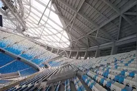 穿越机探秘青岛青春足球场！#跟我打卡最红地标。特别鸣谢视频封面