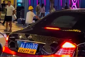 可能只有成功  才能讲清楚来时路上的艰辛  迈巴赫62s 浙A88888#街拍豪车 #路人视角 #迈巴赫 #宝马7系 #路虎揽胜