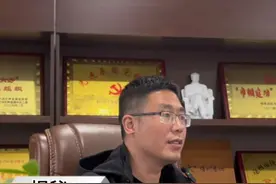 快递加盟商哭穷:总部抽成，罚款比工资高。贷款百万上设备→派费猛降!包天费、罚款、黄牛三连击，血汗钱全喂了总部！#快递员 #社保 #包天费 #赚的盆满钵满 #加盟商的套路 #