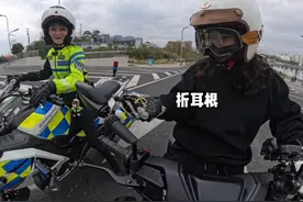 万万没想到在路上遇到铁骑会给我折耳根#机车女孩视频封面