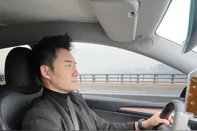 特斯拉黑屏死机不敢开？#特斯拉 #车机死机 #新能源车 #带你懂车 #model3视频封面