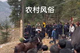 #苗族亚鲁王风俗 #贵州风俗 #慈力万合 记录我们的民族风俗 苗族风俗，砍马仪式，砍给过世的人 不懂的 百度搜索 了解，请勿乱喷，对别人尊重也是对自己家人尊重，谁也改不了，以前传承下来的视频封面