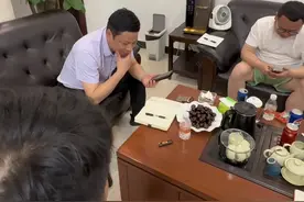 拉子的这一生太不容易了，别人很轻松就能得到的东西，他却要付出比别人多十倍甚至上百倍的代价才能实现。#拉子 #发小视频封面