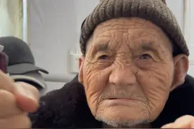 97岁赵爷爷一番话让妞回想到相识时候，一次偶然相遇，让妞相识到爷爷，一次次的帮助让爷爷感动，这些年他老人家一直抱着感恩的心，懂得知足，这样的老人值得被珍惜！未完后续更感人#狗妞 #记录真实生活视频封面