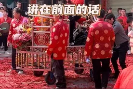 潮州大锣鼓，是中国四大鼓种之一，已有千年的历史，也是海内外潮人文化认同的一个重要符号，只要音乐一响，就能唤醒乡愁#潮汕营老爷 #非遗文化 #潮汕人 #民风民俗 #潮州大锣鼓