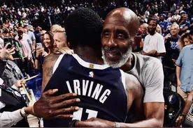 历史首次，欧文父亲值得这一切吗 #欧文签约父亲 #欧文 #欧文父亲 #dou来nba #dou是球评人视频封面