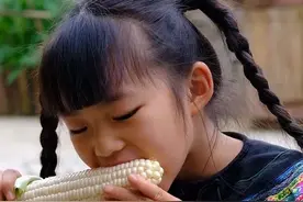 沫沫4个月就长牙了，你们家宝宝多大长牙的？#农村生活 #三农 #还原苗族生活本色 #优质农产品 #老房子的回忆 @阿美家的二哥 @阿美 @可爱泡泡🌸视频封面