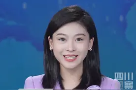 更快了！#成都50分钟高铁飙拢重庆 7月21日据央视新闻，成渝双城之间每9分钟开行1列高铁，每天人员往来超过100万人次。正在建设的成渝中线高铁开通后，将以时速400公里运营，到那时成渝间可实现50分钟。视频封面