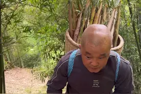 今天幺舅挖了30多斤笋子背进城摆摊，看看他劳动一天能挣多少。#新农人计划2025 #我的乡村生活 #乡村守护人 #微光点亮乡村