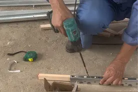 瓦房扣板吊顶，使用轻钢龙骨施工速度快牢固耐用#扣板吊顶