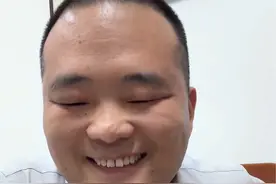 月收入1万可以上奔驰E300吗？年收入多少上奔驰E合适？@融创汽车 #奔驰e300l #买车那点事儿 #奔驰e级