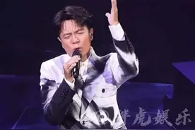 谁懂这些经典粤语老歌的魅力啊！太好听了！#古巨基 #李克勤  #古巨基李克勤再现经典舞台 #抖音新春音乐现场 #新年满分计划