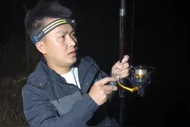 突然降温的天气好钓鲢鳙吗，昨天还在穿短袖，今天穿起了长袖，我们来探钓一下#夜钓 #鲢鳙钓技钓法