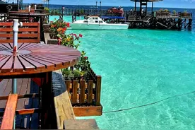 远洋船上用的锚链，长度有300多米长。锚链就是连接锚和船体之间的链条，用来传递和缓冲船舶所受的外力。