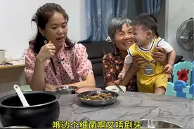 孩子爷爷奶奶每餐吃饭都要用筷子喂饭给宝宝吃，今天实在忍不住了 ！大家觉得这样喂饭好吗？#记录真实生活视频封面