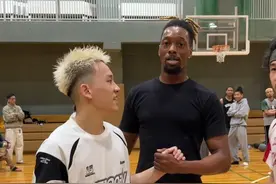 有三分的“霍华德”这你受得了吗#篮球 #野球场 #单挑视频封面