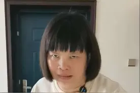 第327集，妈妈假装是魔鬼吓女儿，没想到女儿吓得要自尽！#整蛊 #搞笑视频 #家庭搞笑 #专治不开心视频封面