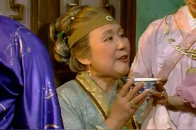 贾府已经入不敷出了，为何还要大操大办贾母的寿宴？#红楼梦视频封面