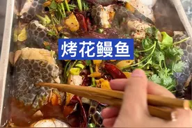 一条5斤重野生花鳗鱼才500卢比约等于10元#斯里兰卡 #简简单单又一餐 #吃货日常记录 #抖音美食推荐官 #海外生活视频封面