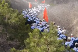 108里，连续坚持30年！宁夏固原2000多名师生徒步百里祭奠英烈。#热门 #缅怀先烈 #宁夏固原  #胜利印记耀山河 #清明节视频封面