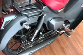 本田23款弯梁摩托，排量125，高颜值易操控，经济省油，代步首选视频封面