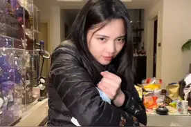 长大后，学着爸爸的模样喝酒！今天喝，伊力特白酒。#微醺时刻 #故事与酒 #日常vlog #喝酒的女人 #小酌怡情视频封面