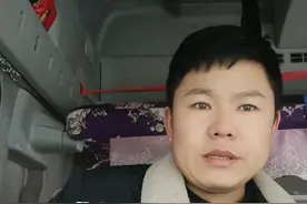 恢复尿素系统的大货车排队。山东发布治理大货车屏蔽尿素篡改ecu以后，大货车司机都在抢着恢复尿素系统。现在修电路的发财了#屏蔽尿素 #恢复尿素系统