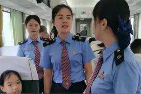 儿童没有身份证件，如何才能进站乘车？#儿童 #火车 #中国铁路 #儿童乘火车新规 #乘务员 @抖音短视频