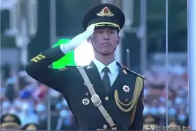 升旗手张自轩，退役辞去事业编工作，选择网红之路，如今肯定后悔视频封面