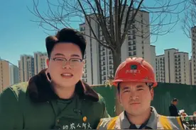 阿火路边偶遇工地打工夫妻 他们什么身上沾满灰尘，眼里却闪耀着希望的光芒，为了孩子的未来，一直努力的生活，虽不善于表达爱，但总行动诠释着父母爱的伟大！#助农人阿火