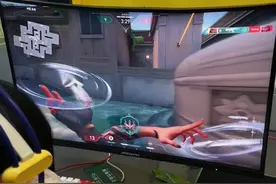 哎哟薇不再隐藏实力9连杀尽显风采，看周锐下半段觉醒FPS天赋，能否力挽狂澜#路人王篮球 @篮球少女哎哟薇🕊️视频封面