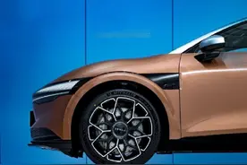 极氪的充电兼容性是真有料 五车五桩充电大横评视频封面