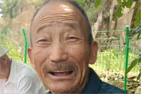 蝈蝈吃啥最能叫？ 养蝈蝈吃啥最能叫？看到最后才知道！#蝈蝈吃什么食物 #民间故事奇闻奇事 #神奇的大自然 #蝈蝈的饲养方法