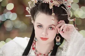 给外国人体验汉服第124天～把外国小姐姐打扮成西游记的人物#抖音商城好物年货节 #给外国人体验汉服视频封面