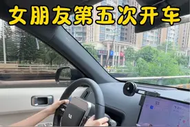 女朋友拿证后第五次开车 你们说有没有进步？#理想l6 #理想汽车 #新手上路 #女司机 #女朋友开车视频封面