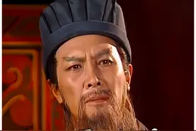 刘备成功离开曹操，关羽怒斩车胄 #三国演义