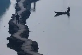 总要来趟绍兴吧，去走一走昂桑湖（犭央犭茶湖）的古纤道，感受下江南水乡独特的宁静与美好#旅行推荐官 #江浙沪周边游 #每一帧都是热爱 #江南水乡美如画 #绍兴旅游