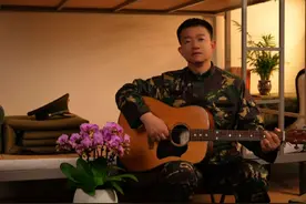 还记得那年报名参军吗？还记得第一次穿上军装吗？小曾经典军营民谣作品《战友还记得吗》献给所有当过兵的战友！#炙热计划 #内容启发搜索 #战友 #军歌嘹亮 #小曾