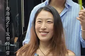 35岁1米72“东北’小林忆莲”姐姐，天鹅颈直角肩却因长脸+贴头皮显老？千里追发型师‘看我如何用一把剪刀“逆生长”：针对上庭中庭过长，方形主刘海精准拉低视觉重心，侧颜2025新款公主切重塑面部比例，后部层次先修弧度再“嘭起颅顶”，剪完直接年轻10岁！最后效果让她一眼锁定“梦中情头”——长脸、贴头皮姐妹必看：剪对发型真能“缩短面长+头包脸”，30-80岁想减龄的姐姐，一起来看我如何靠发型解锁精致氛围感！快收藏、分享给你的发型师和好姐妹们！#剪发#染发#烫发#气质发型#明星发型