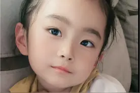 早知道这样就说你也是垃圾堆里捡的了 #童言童语 #逗你 #童言无忌语出惊人 #萌娃#上热门视频封面