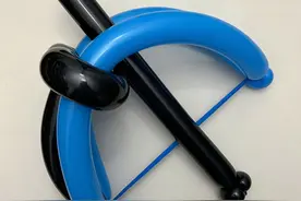 气球做的弓箭，小朋友和大朋友都玩的不亦乐乎！气球弓箭教程#气球教程 #气球造型 #一学就会系列 #亲子手工 #气球弓箭