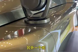 防空灯还在！ 全新212的防空灯还在只是增加了用途！您可以选配照明灯或者是GoPro运动相机记录越野瞬间！而且还是电动遥控360度旋转！好玩好看！#212越野#北汽老何#全新212T01@抖音汽车视频封面