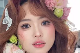 黄皮宝宝的幼态减龄妆教程！ 黄皮美眉其实最怕用粉色调，用不好就显俗气，此视频给你思路，也教你怎么解决面中凹陷、肤色不均的问题！#美妆模范生 #普通人化妆 #化妆教程 #幼态妆容