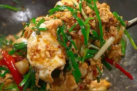 这个季节的藠头是最嫩的，用来炒鸡蛋真的非常好吃#湘菜 #藠头炒鸡蛋 #藠头的做法 #家常菜