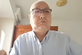 农业银行顶背离明显。君子不立危墙之下人人都懂。 #股票知识视频封面