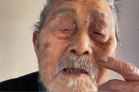 致敬沂蒙抗美援朝百岁老兵 闫兴福，百岁老兵，山东蒙阴人，1950入朝，在朝鲜战斗3年，26军76师228团1营1连5班班长，参加过原山阻击战，斗流峰等战役，爷爷说他很知足，国家没有忘记他！#抗美援朝#保家卫国#志愿军#祖国不会忘记 #公益视频封面